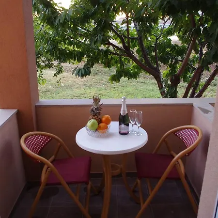 Dusica בית הארחה